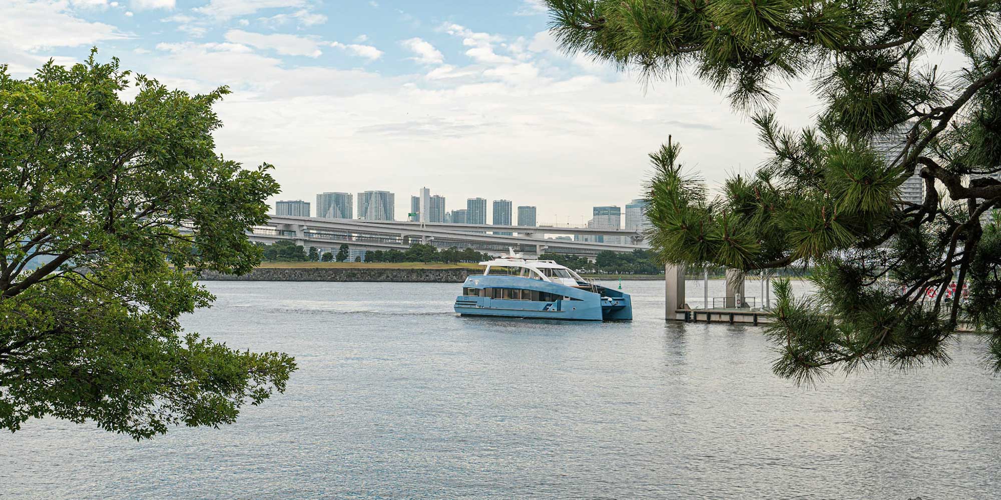 バルコニーの先へ漕ぎ出す。東京湾クルーズで眺める、もうひとつの東京