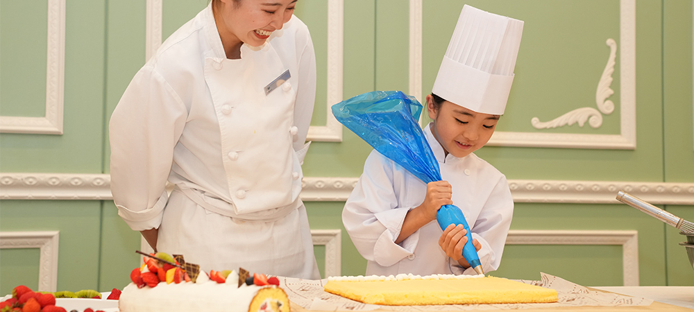 ※満員※【8月10日開催】夏休みちびっこ体験プラン フルーツロールケーキ作り～ランチビュッフェ付き～