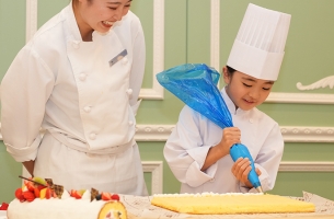 ※満員※【8月10日開催】夏休みちびっこ体験プラン フルーツロールケーキ作り～ランチビュッフェ付き～