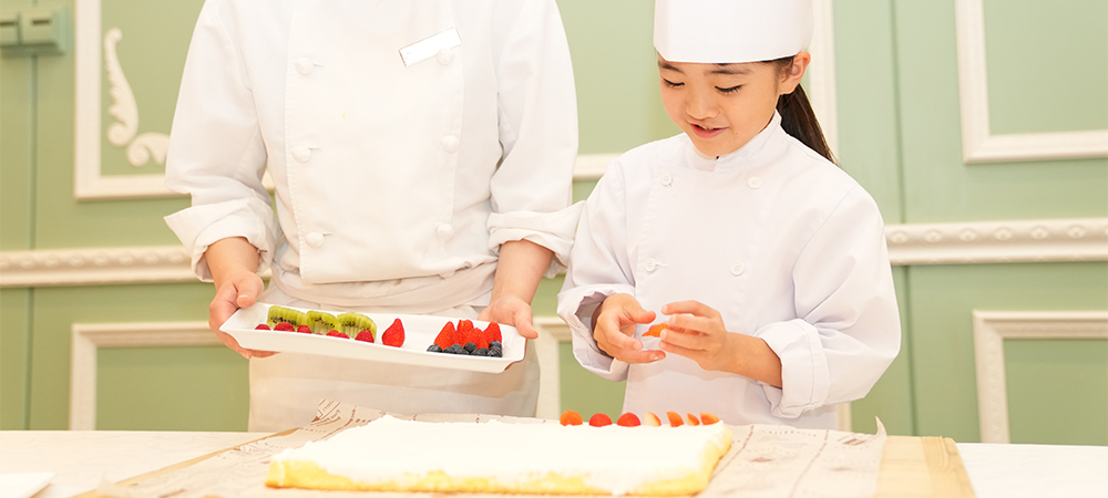 ※満員※【8月10日開催】夏休みちびっこ体験プラン フルーツロールケーキ作り～ランチビュッフェ付き～
