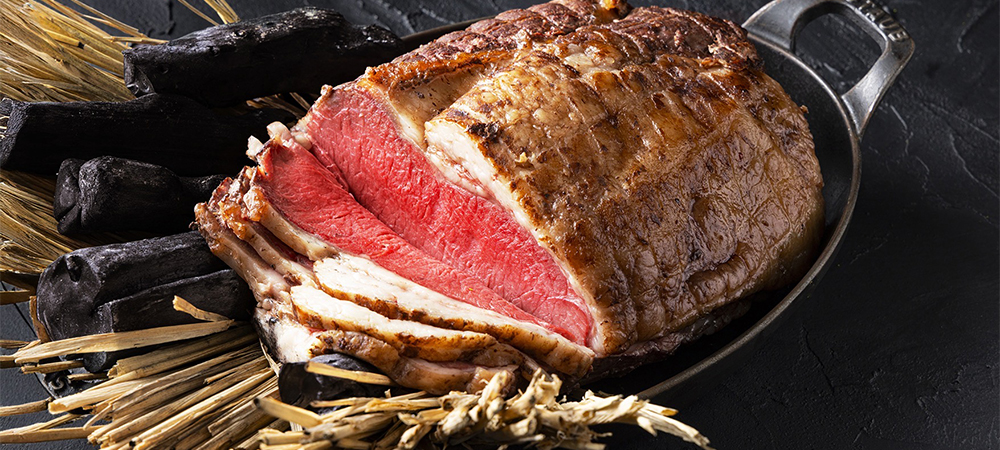 ダイナミックな肉料理と甘酸っぱいいちごスイーツの饗宴  「ミート×ストロベリー ビュッフェ」