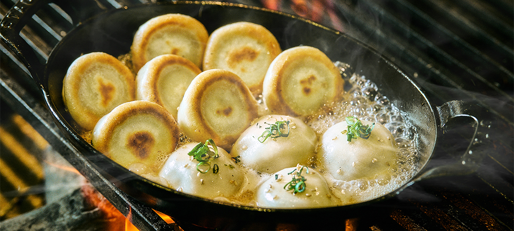 藁焼きローストビーフとトロピカルフルーツが競演  「ミート×マンゴー＆メロン ビュッフェ」